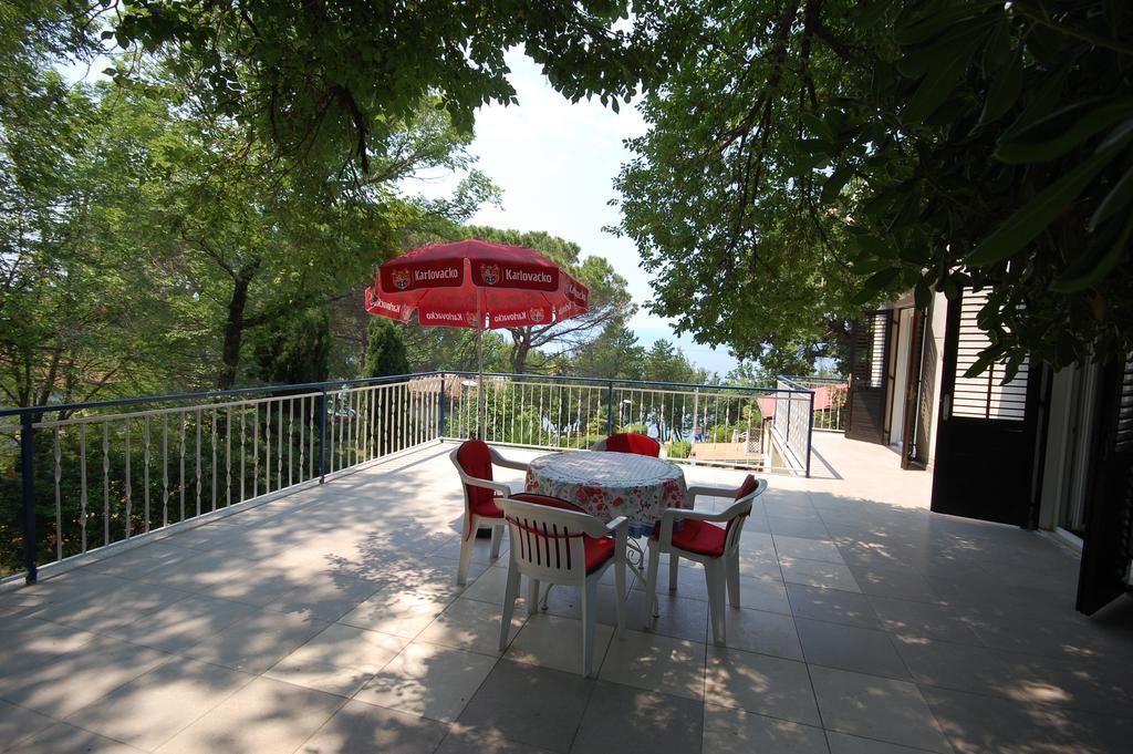Apartment Mladan By El-Pi Tours Njivice Exterior foto